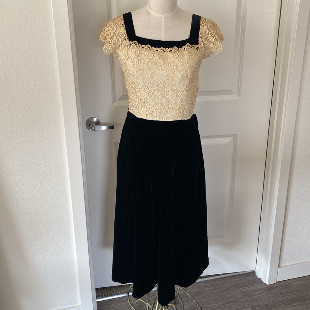 Vintage 1940s Carlye Velvet and Lace Dress